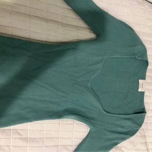 aritzia wilfred free long sleeve! super flattering size xs